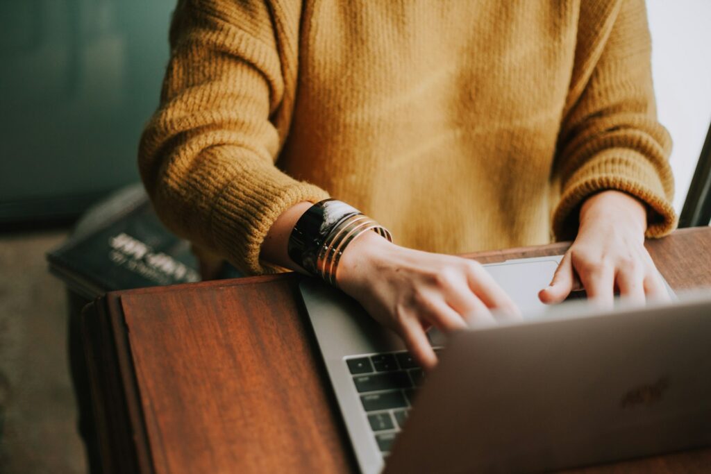 néobanque vs banque traditionnelle comparaison en ligne